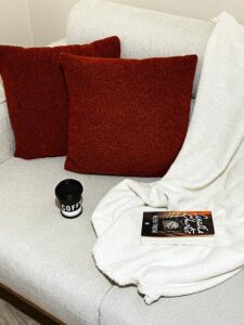 Simple Tips for Creating a Cozy and Inviting Home Environment