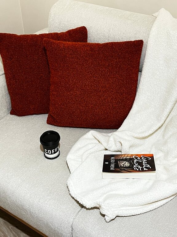 Simple Tips for Creating a Cozy and Inviting Home Environment